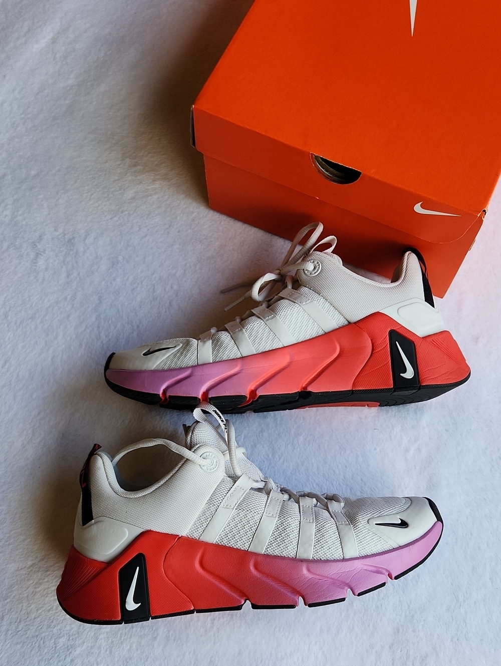 Nike woman Free Metcon 7 Training Sneakers.